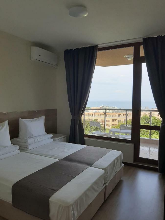 Aparthotel Vesta Riviera Golden Sands Esterno foto